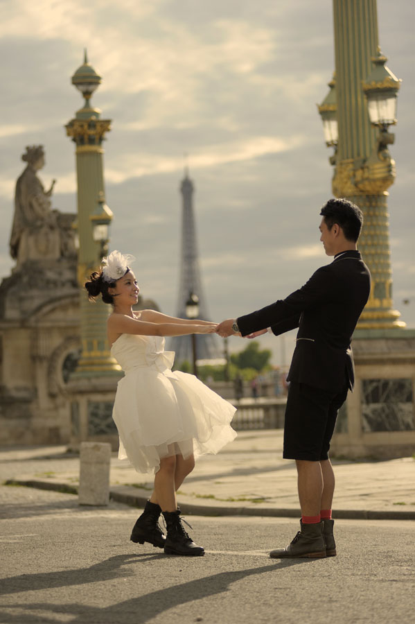 eiffel tower proposal photos