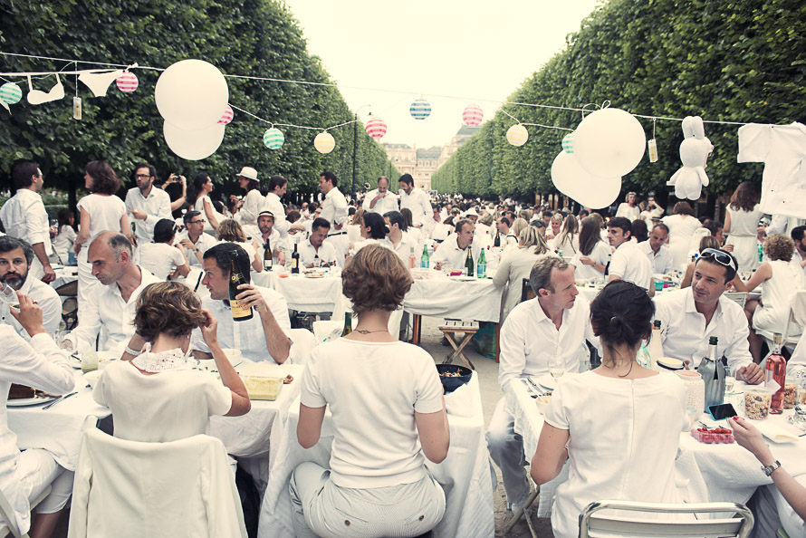 Paris Event:  “Diner en Blanc” at the Palais Royal